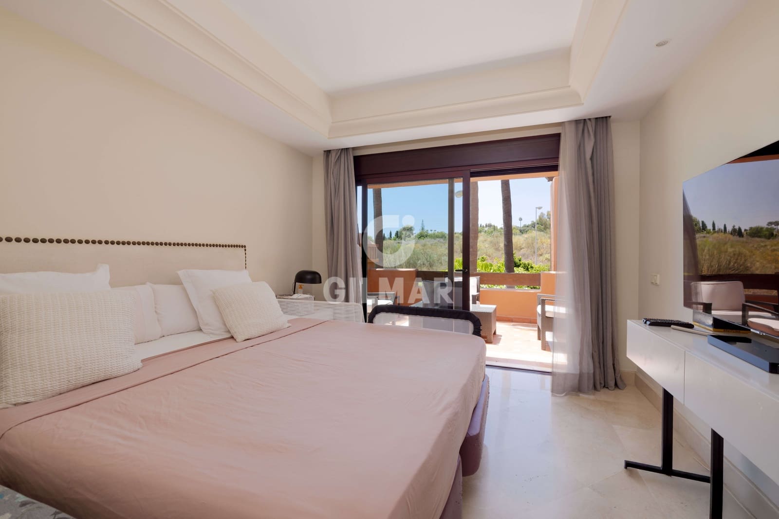 3 soverom Leilighet til salgs i Nueva Andalucia med svømmebasseng garasje - € 1 170 000 (Ref: 9206055)