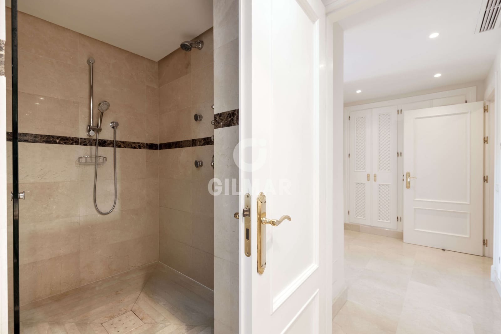 3 soverom Leilighet til salgs i Nueva Andalucia med svømmebasseng garasje - € 1 170 000 (Ref: 9206055)