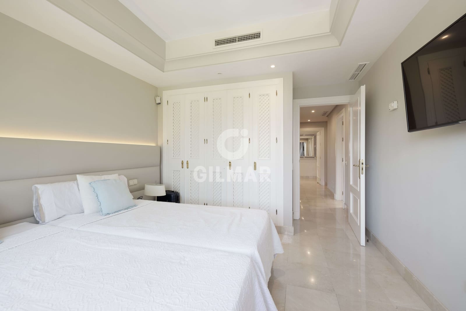 3 soverom Leilighet til salgs i Nueva Andalucia med svømmebasseng garasje - € 1 170 000 (Ref: 9206055)