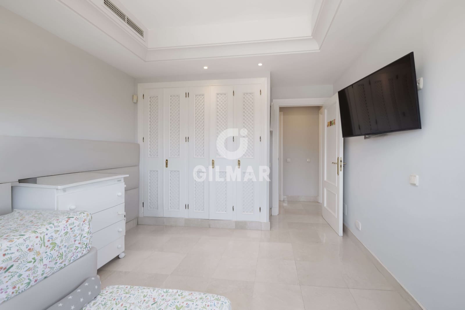 3 soverom Leilighet til salgs i Nueva Andalucia med svømmebasseng garasje - € 1 170 000 (Ref: 9206055)