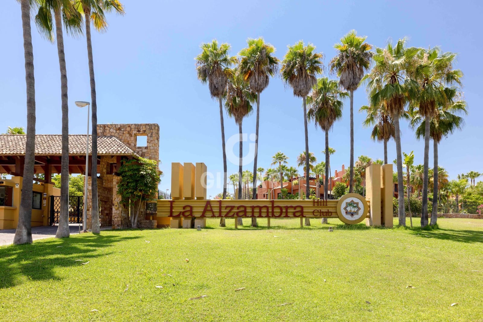 3 soverom Leilighet til salgs i Nueva Andalucia med svømmebasseng garasje - € 1 170 000 (Ref: 9206055)