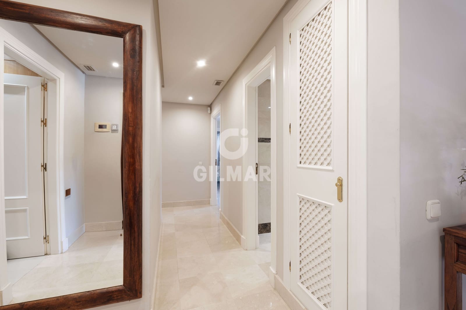 3 soverom Leilighet til salgs i Nueva Andalucia med svømmebasseng garasje - € 1 170 000 (Ref: 9206055)