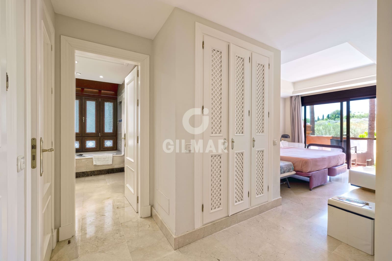 3 soverom Leilighet til salgs i Nueva Andalucia med svømmebasseng garasje - € 1 170 000 (Ref: 9206055)