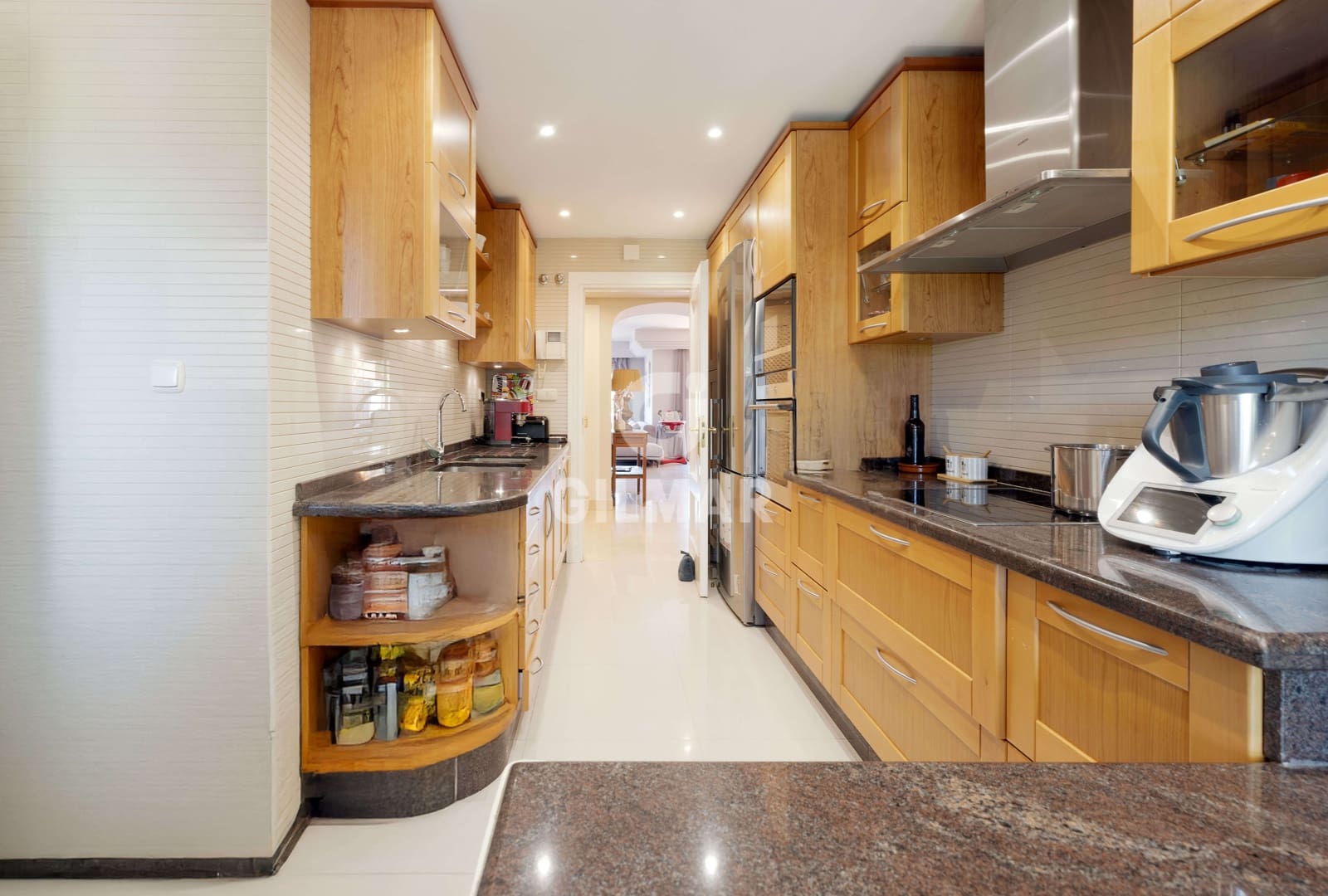 3 soverom Leilighet til salgs i Nueva Andalucia med svømmebasseng garasje - € 1 170 000 (Ref: 9206055)