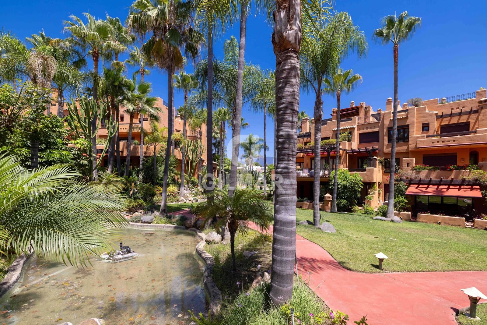 3 soverom Leilighet til salgs i Nueva Andalucia med svømmebasseng garasje - € 1 170 000 (Ref: 9206055)