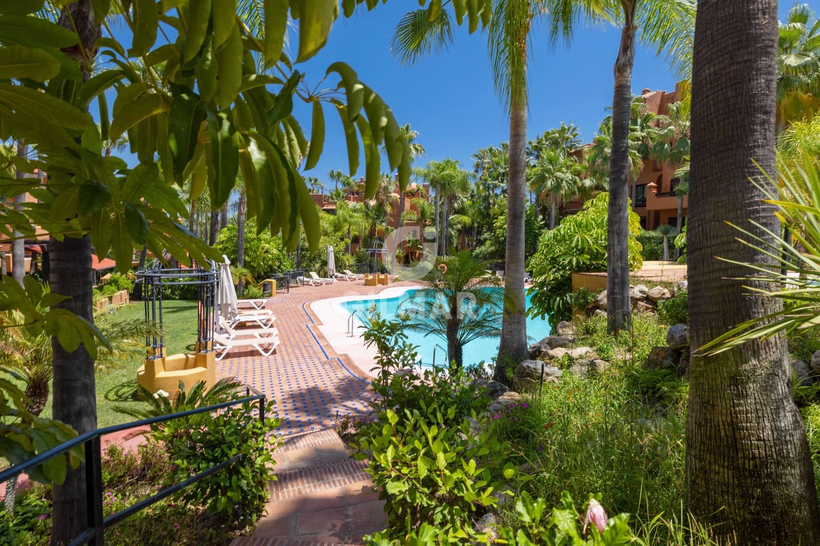 3 soverom Leilighet til salgs i Nueva Andalucia med svømmebasseng garasje - € 1 170 000 (Ref: 9206055)