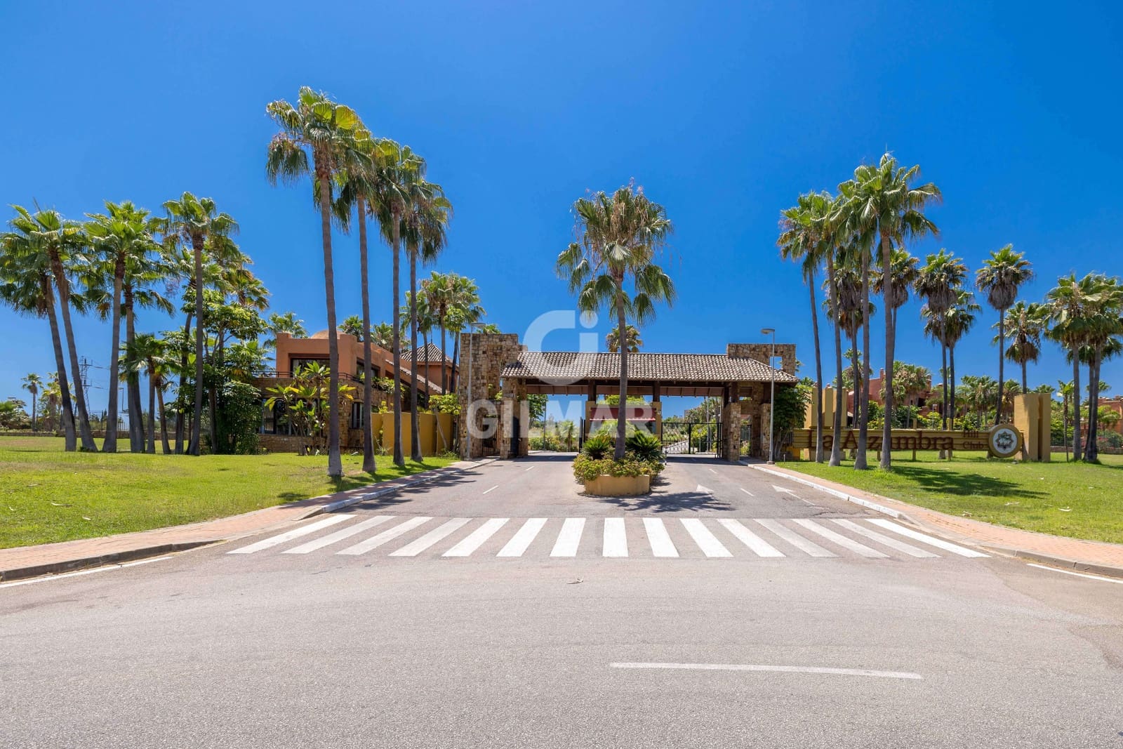 3 soverom Leilighet til salgs i Nueva Andalucia med svømmebasseng garasje - € 1 170 000 (Ref: 9206055)