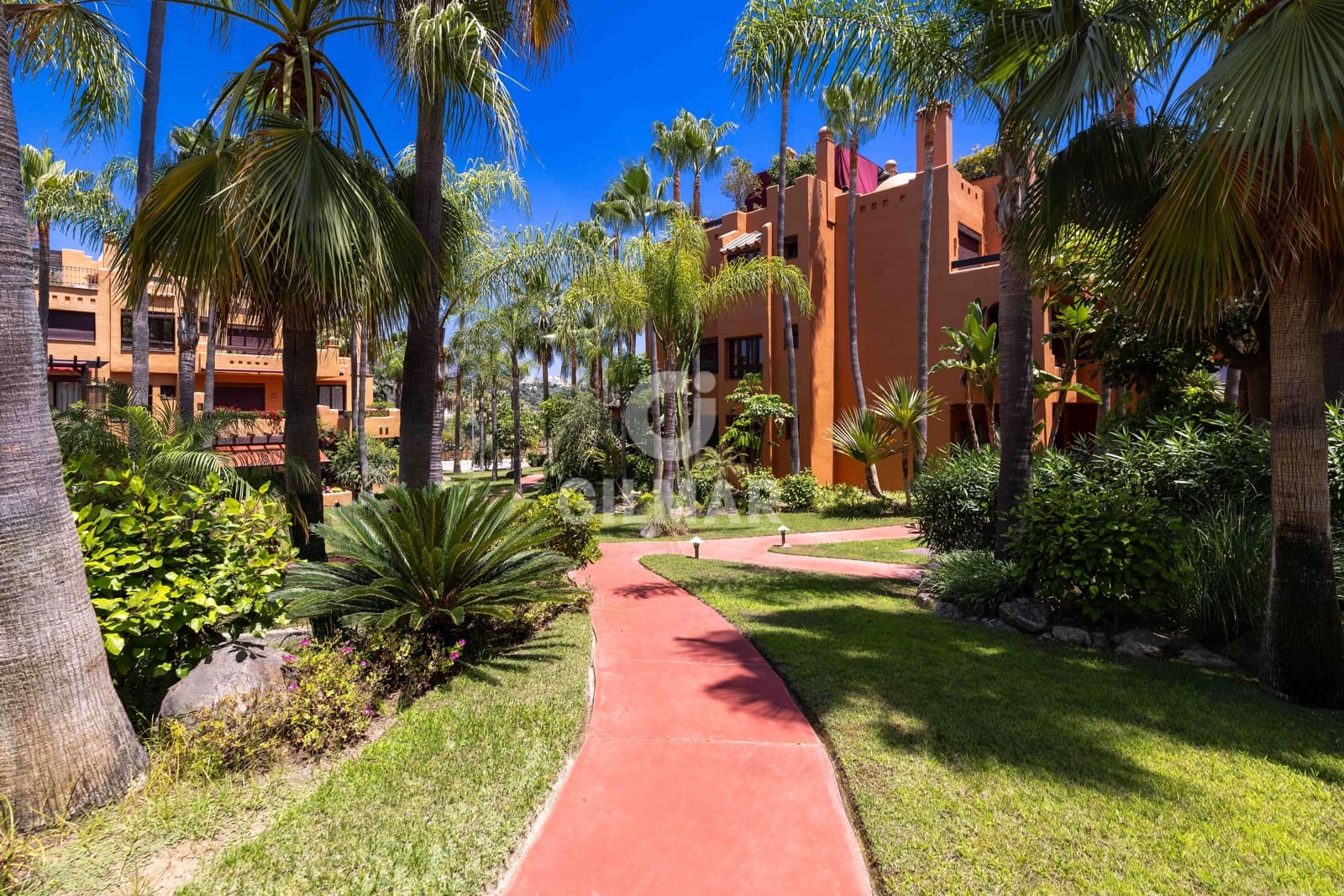 3 soverom Leilighet til salgs i Nueva Andalucia med svømmebasseng garasje - € 1 170 000 (Ref: 9206055)