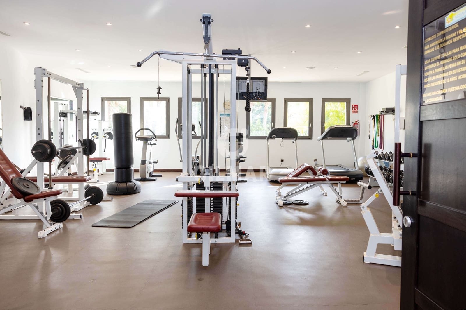 3 sypialnia Mieszkanie na sprzedaż w Puerto Banus z basenem garażem - 6 900 000 € (Ref: 9206058)