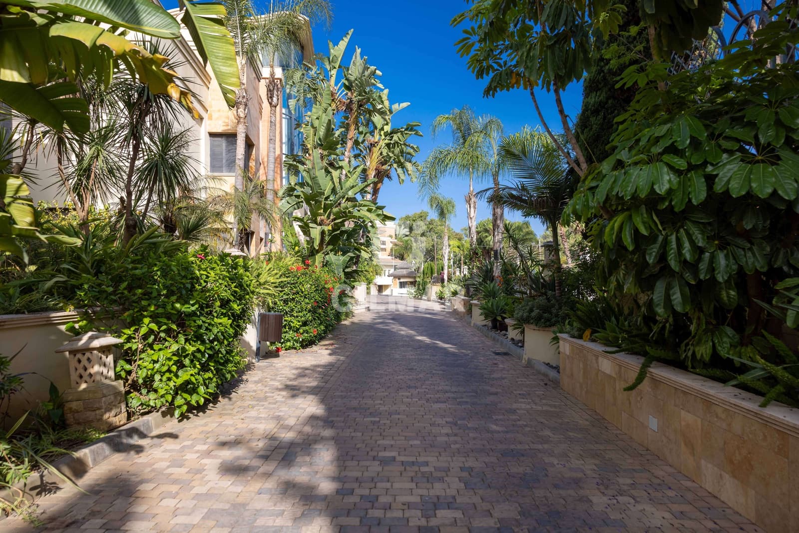 3 sypialnia Mieszkanie na sprzedaż w Puerto Banus z basenem garażem - 6 900 000 € (Ref: 9206058)