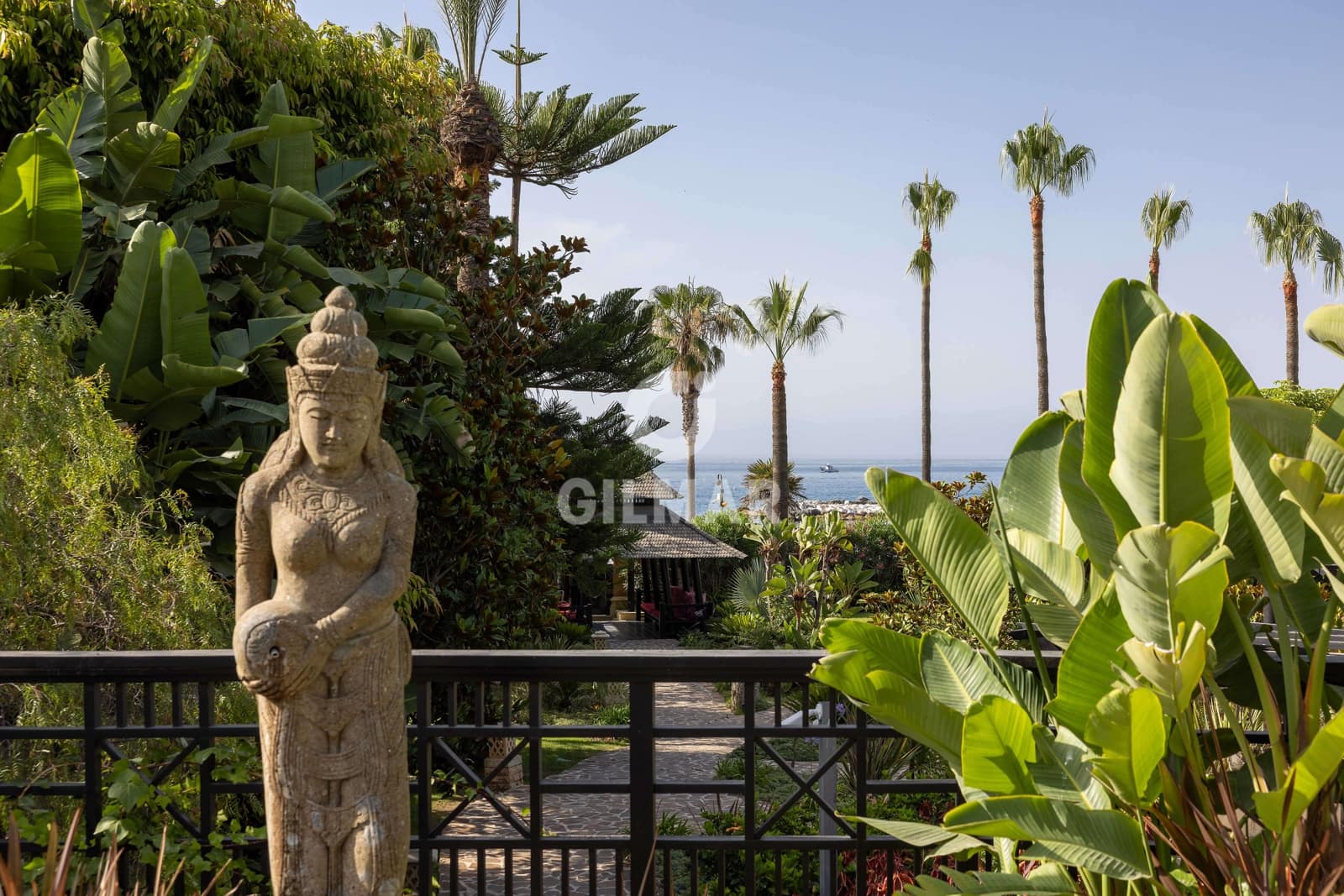 3 sypialnia Mieszkanie na sprzedaż w Puerto Banus z basenem garażem - 6 900 000 € (Ref: 9206058)