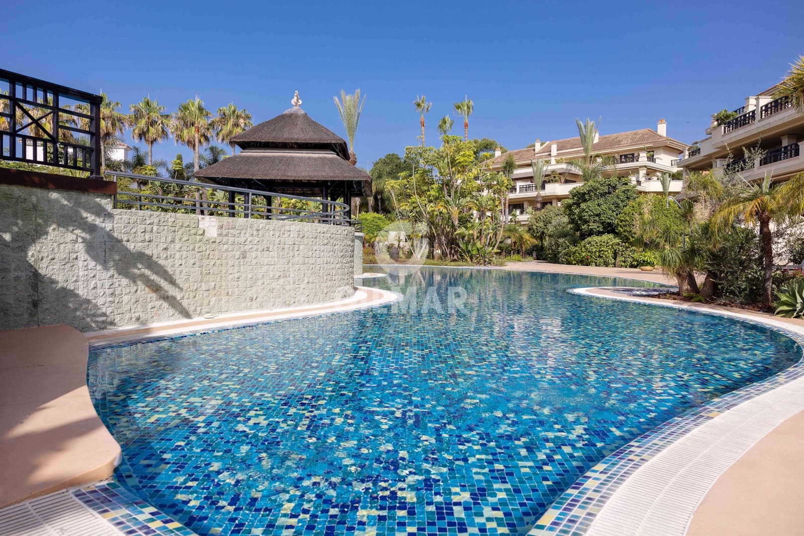 3 sypialnia Mieszkanie na sprzedaż w Puerto Banus z basenem garażem - 6 900 000 € (Ref: 9206058)