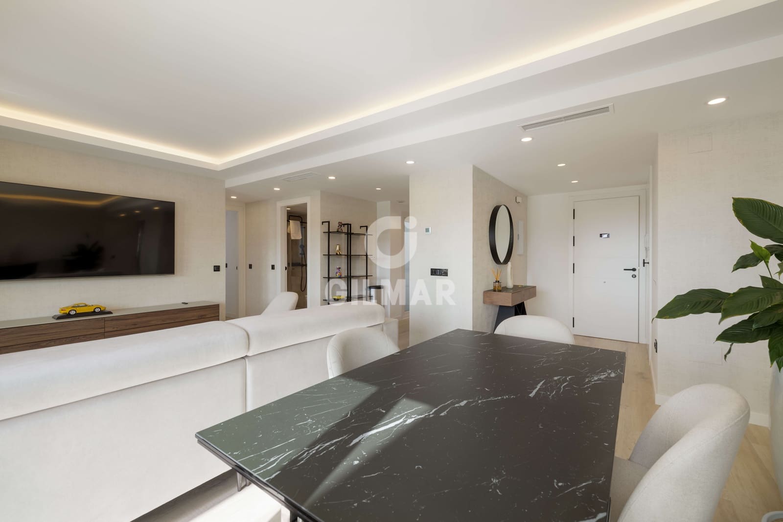 Ático de 4 habitaciones en Nueva Andalucia en venta con piscina garaje - 1.690.000 € (Ref: 9206062)