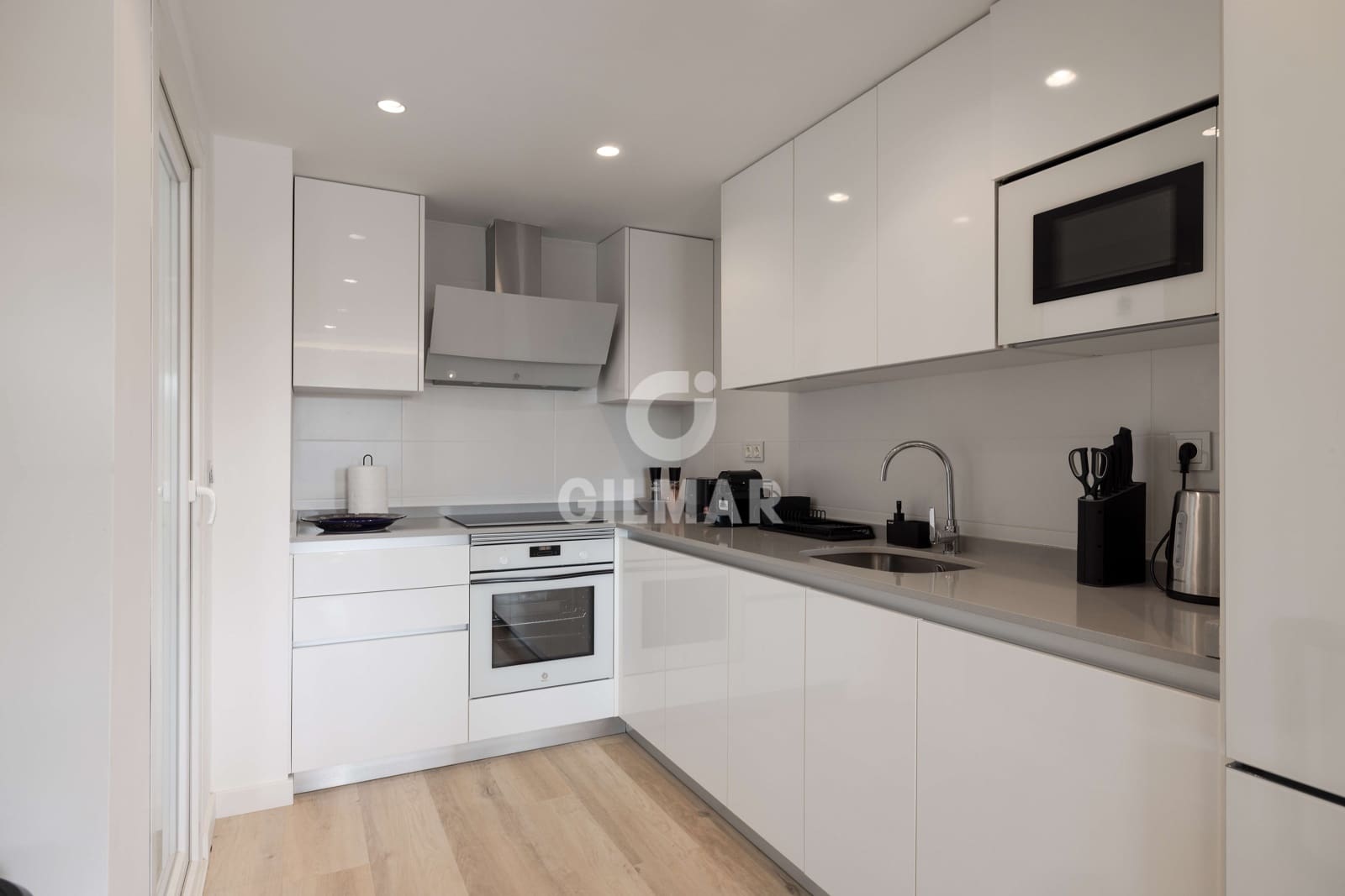 Ático de 4 habitaciones en Nueva Andalucia en venta con piscina garaje - 1.690.000 € (Ref: 9206062)