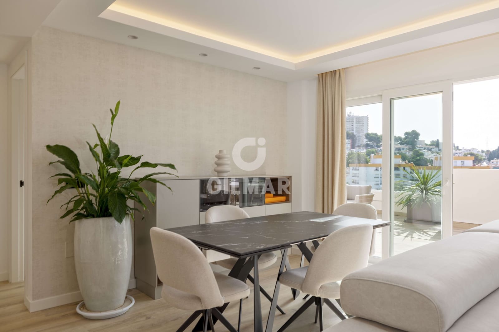 Ático de 4 habitaciones en Nueva Andalucia en venta con piscina garaje - 1.690.000 € (Ref: 9206062)