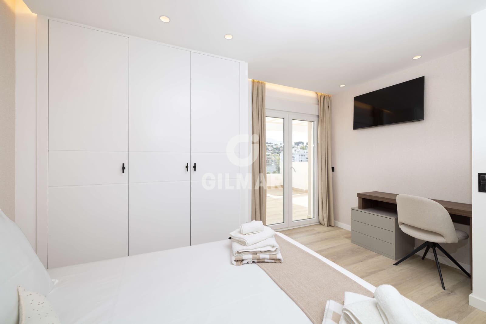 Ático de 4 habitaciones en Nueva Andalucia en venta con piscina garaje - 1.690.000 € (Ref: 9206062)