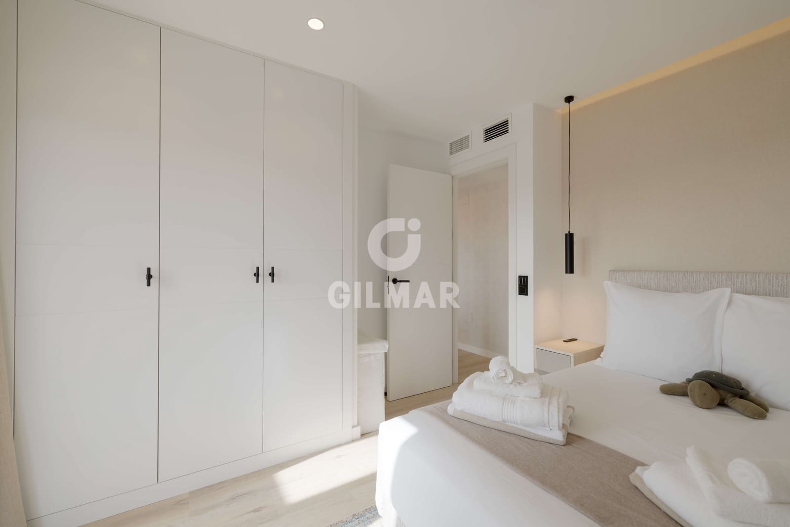 Ático de 4 habitaciones en Nueva Andalucia en venta con piscina garaje - 1.690.000 € (Ref: 9206062)