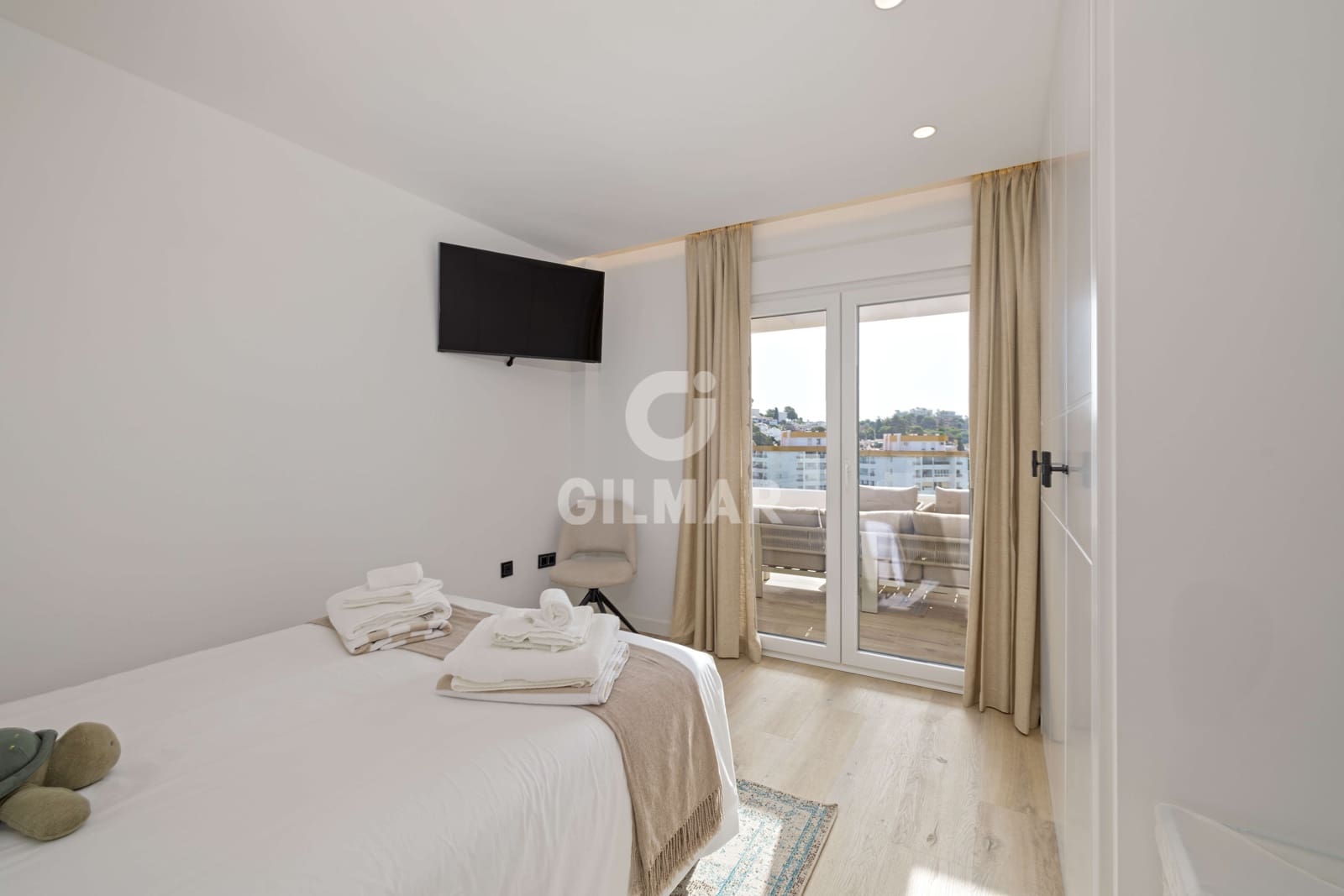 Ático de 4 habitaciones en Nueva Andalucia en venta con piscina garaje - 1.690.000 € (Ref: 9206062)