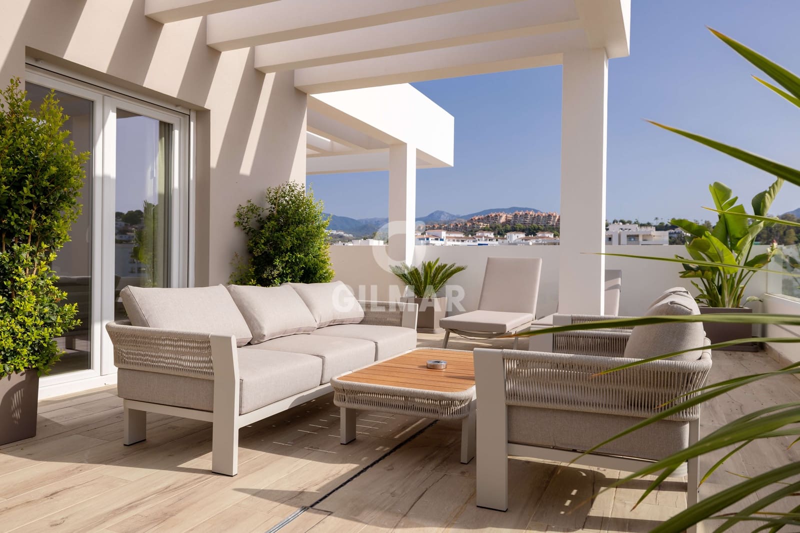 Ático de 4 habitaciones en Nueva Andalucia en venta con piscina garaje - 1.690.000 € (Ref: 9206062)