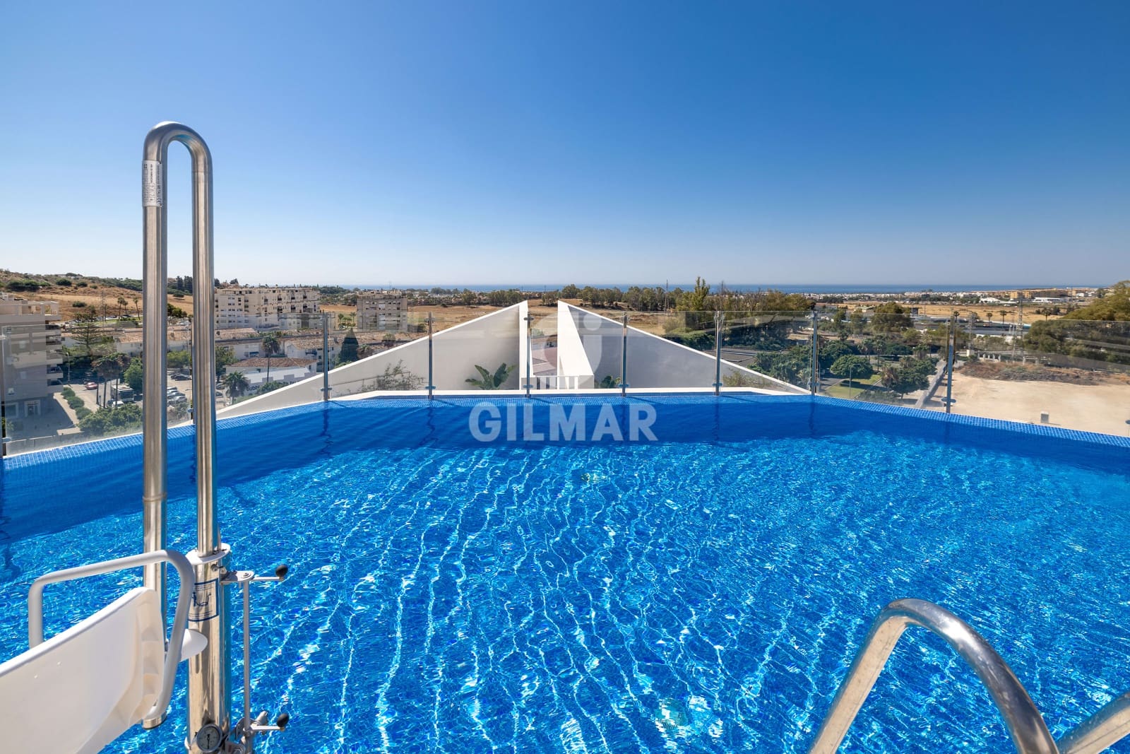 Ático de 4 habitaciones en Nueva Andalucia en venta con piscina garaje - 1.690.000 € (Ref: 9206062)