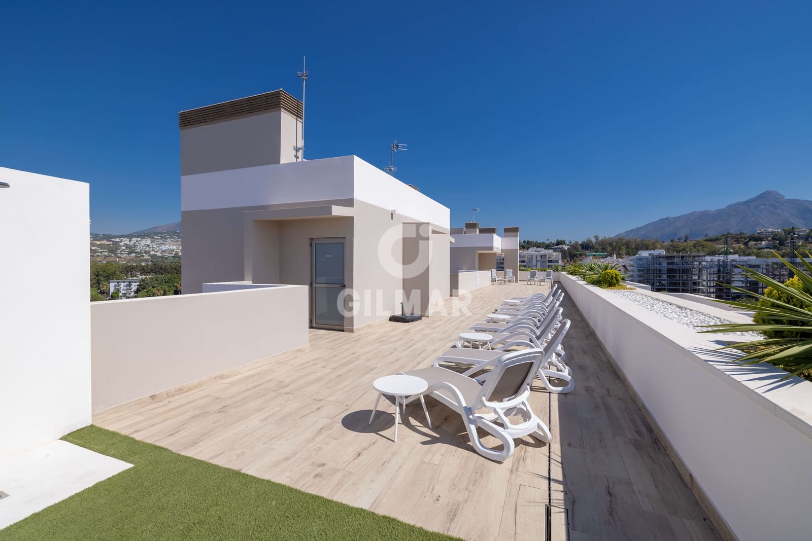 Ático de 4 habitaciones en Nueva Andalucia en venta con piscina garaje - 1.690.000 € (Ref: 9206062)