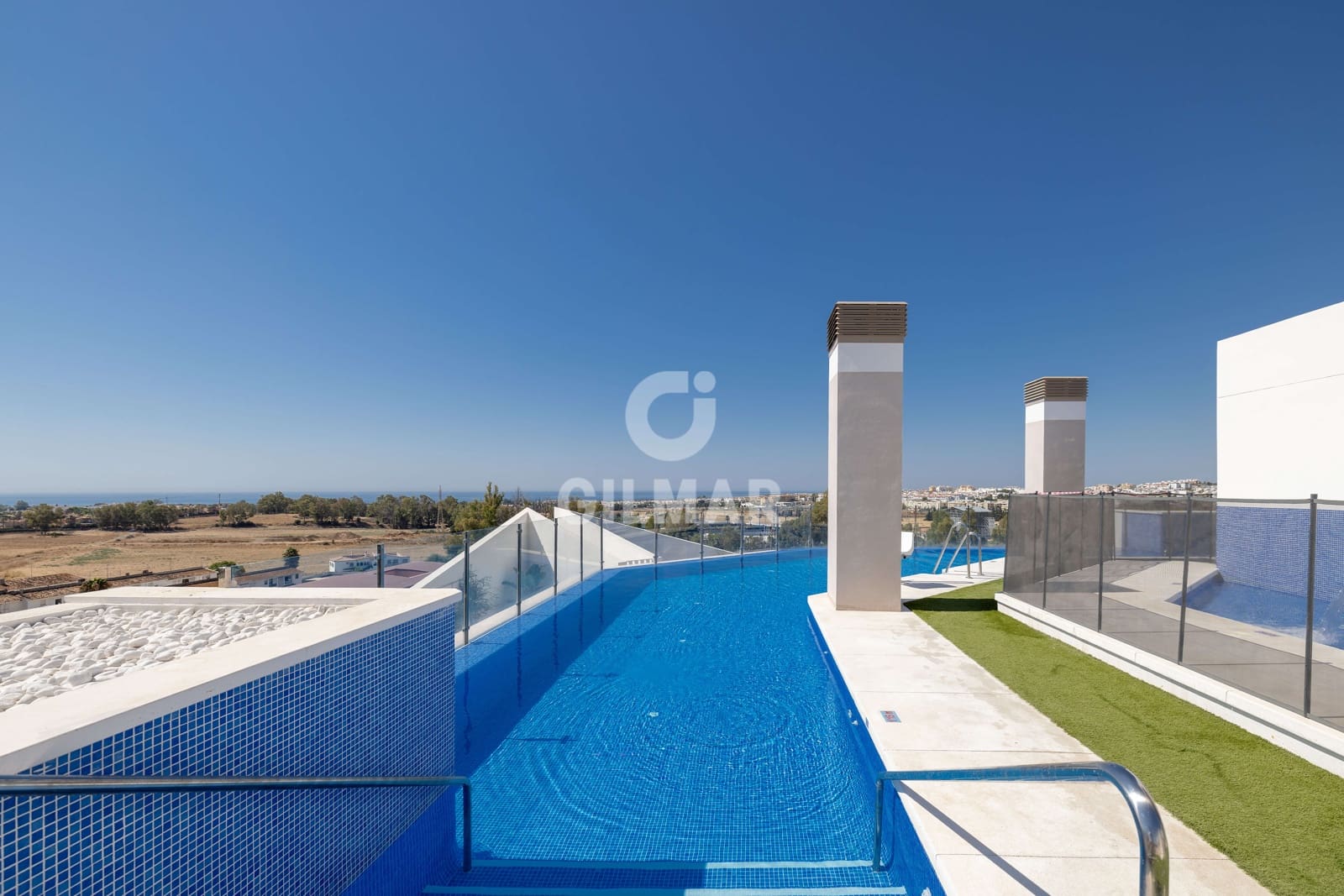 Ático de 4 habitaciones en Nueva Andalucia en venta con piscina garaje - 1.690.000 € (Ref: 9206062)
