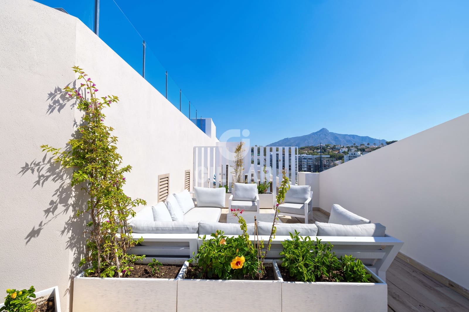 Ático de 4 habitaciones en Nueva Andalucia en venta con piscina garaje - 1.690.000 € (Ref: 9206062)