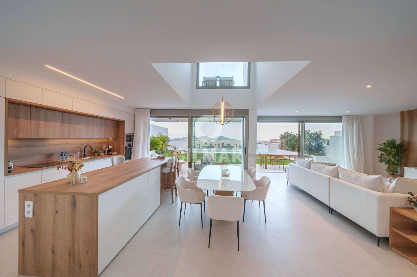 4 soveværelse Semi-Rækkehus til salg i Las Palmas de Gran Canaria med swimmingpool garage - € 998.000 (Ref: 9206072)