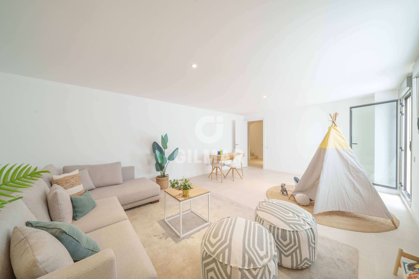 4 soveværelse Semi-Rækkehus til salg i Las Palmas de Gran Canaria med swimmingpool garage - € 998.000 (Ref: 9206072)