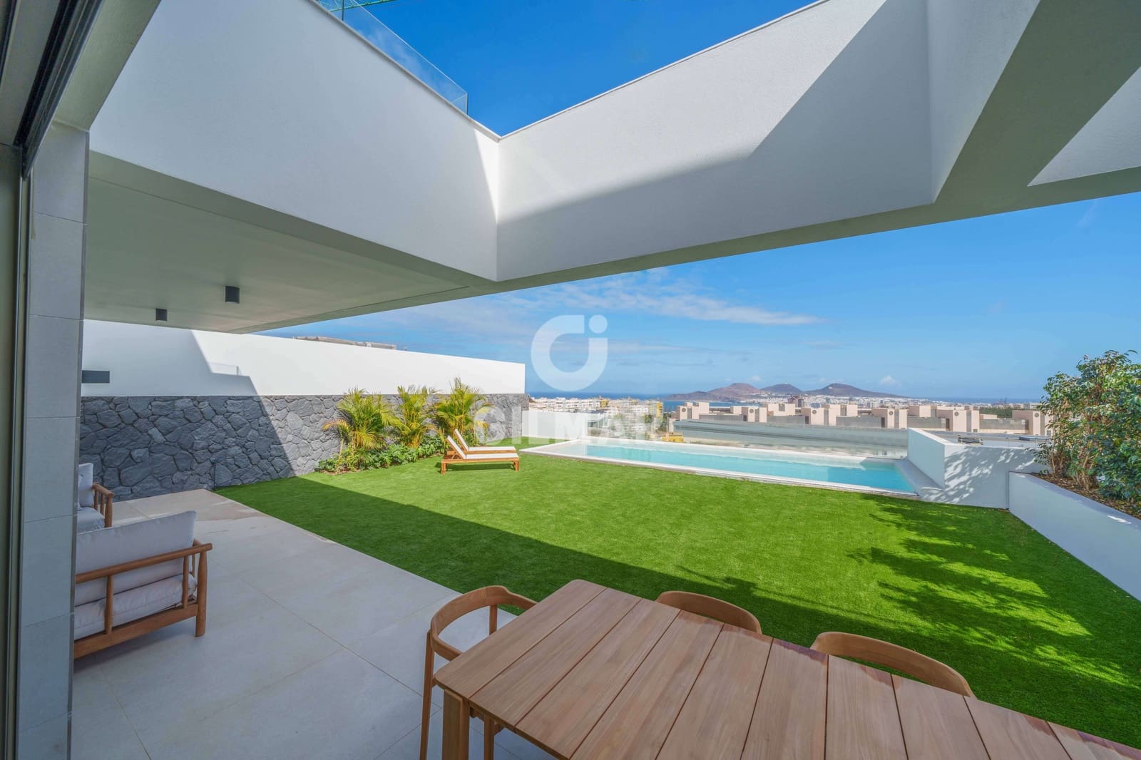 4 soveværelse Semi-Rækkehus til salg i Las Palmas de Gran Canaria med swimmingpool garage - € 998.000 (Ref: 9206072)