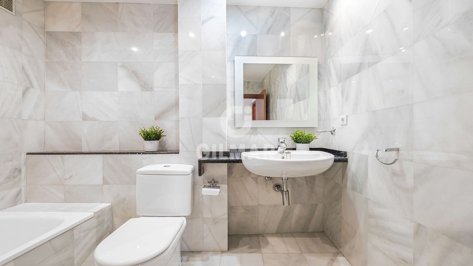 2 slaapkamer Flat te koop in Las Palmas de Gran Canaria met garage - € 330.000 (Ref: 9206083)