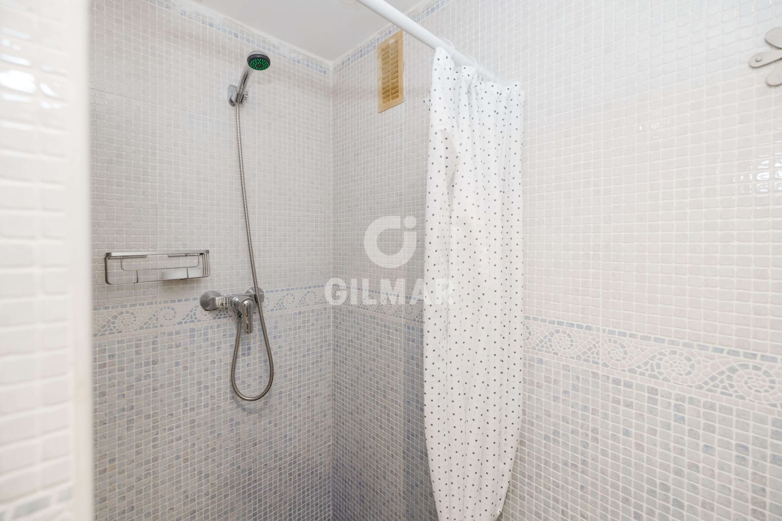 2 sypialnia Penthouse na sprzedaż w Elviria z basenem garażem - 495 000 € (Ref: 9206087)