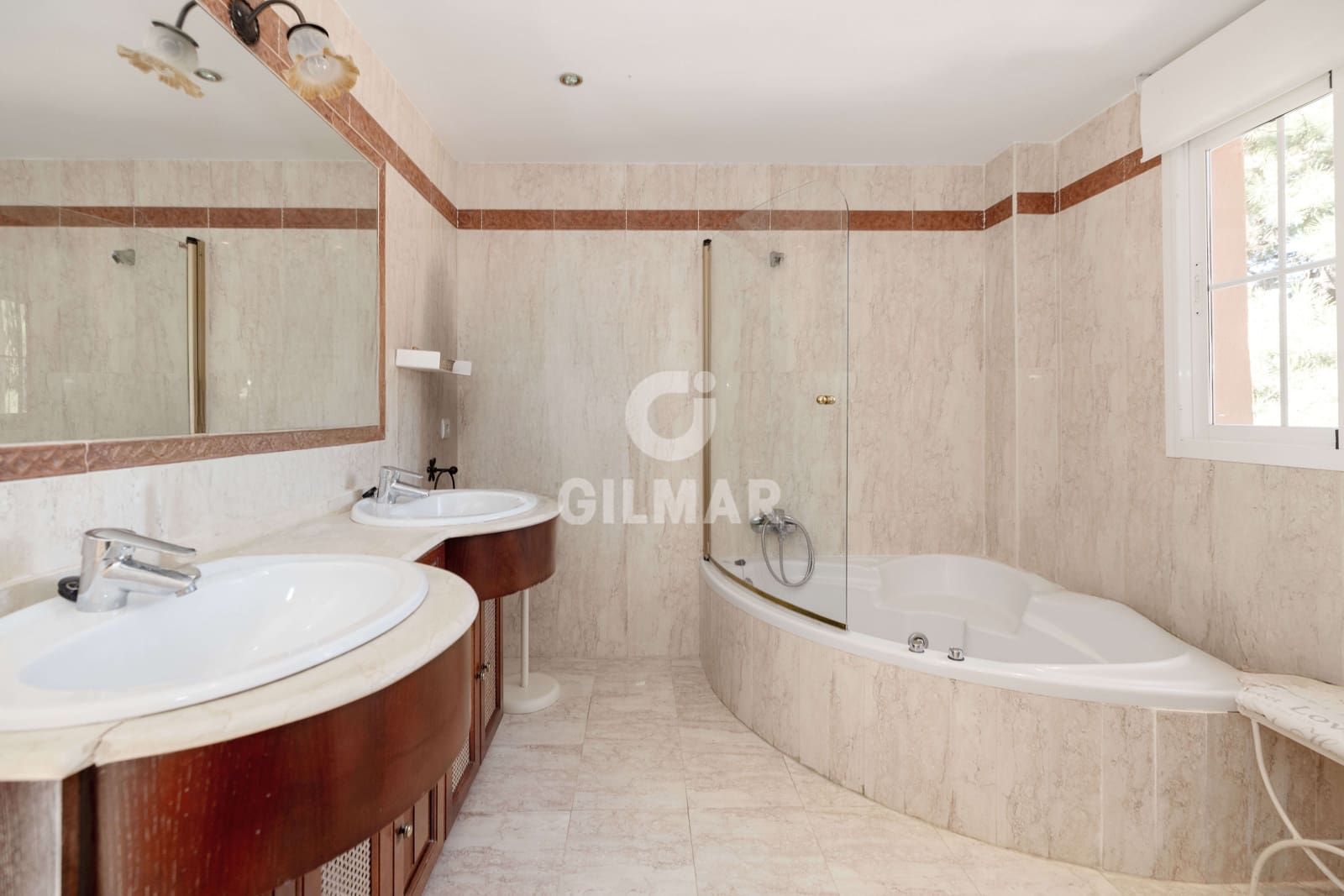 2 sypialnia Penthouse na sprzedaż w Elviria z basenem garażem - 495 000 € (Ref: 9206087)