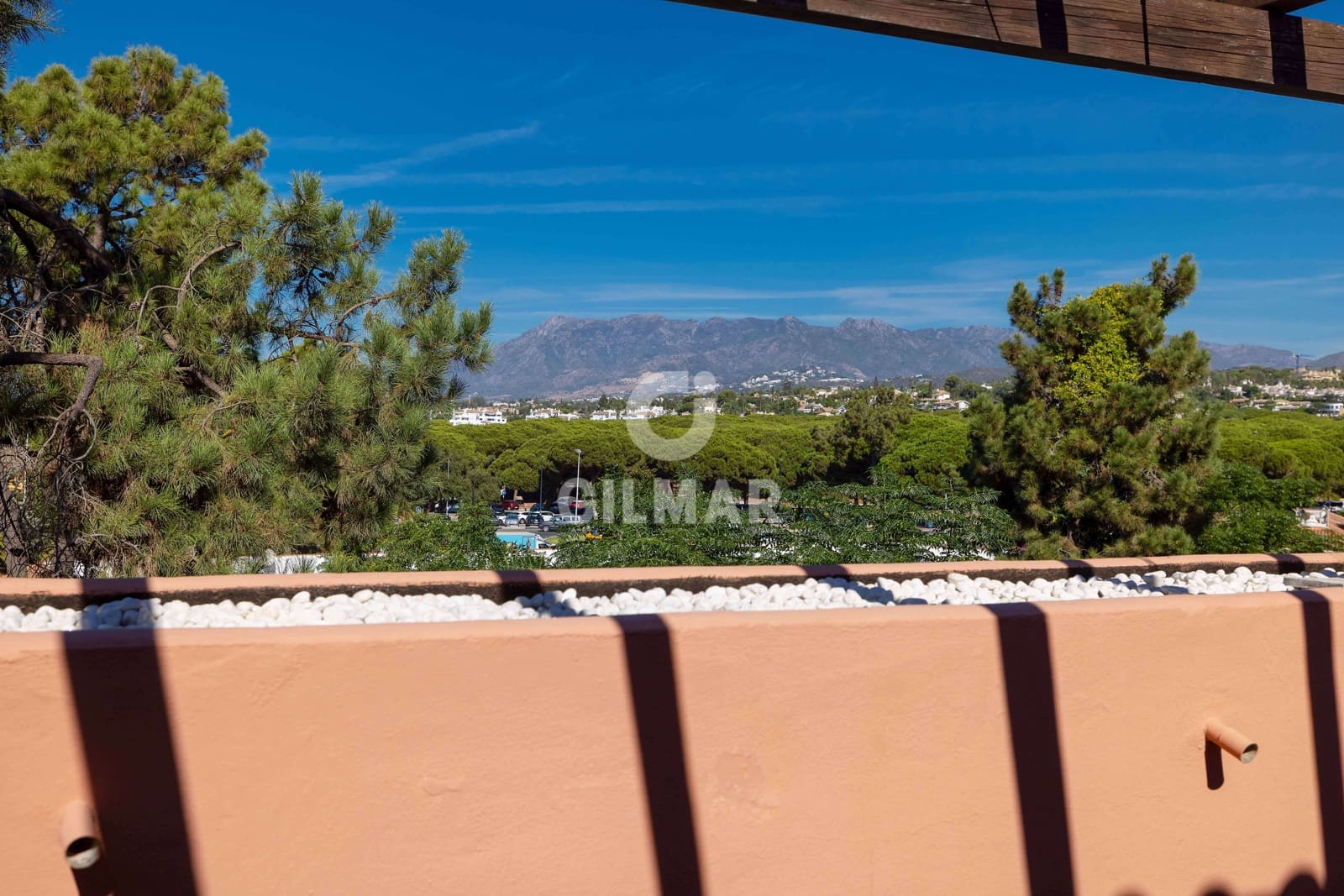 2 sypialnia Penthouse na sprzedaż w Elviria z basenem garażem - 495 000 € (Ref: 9206087)