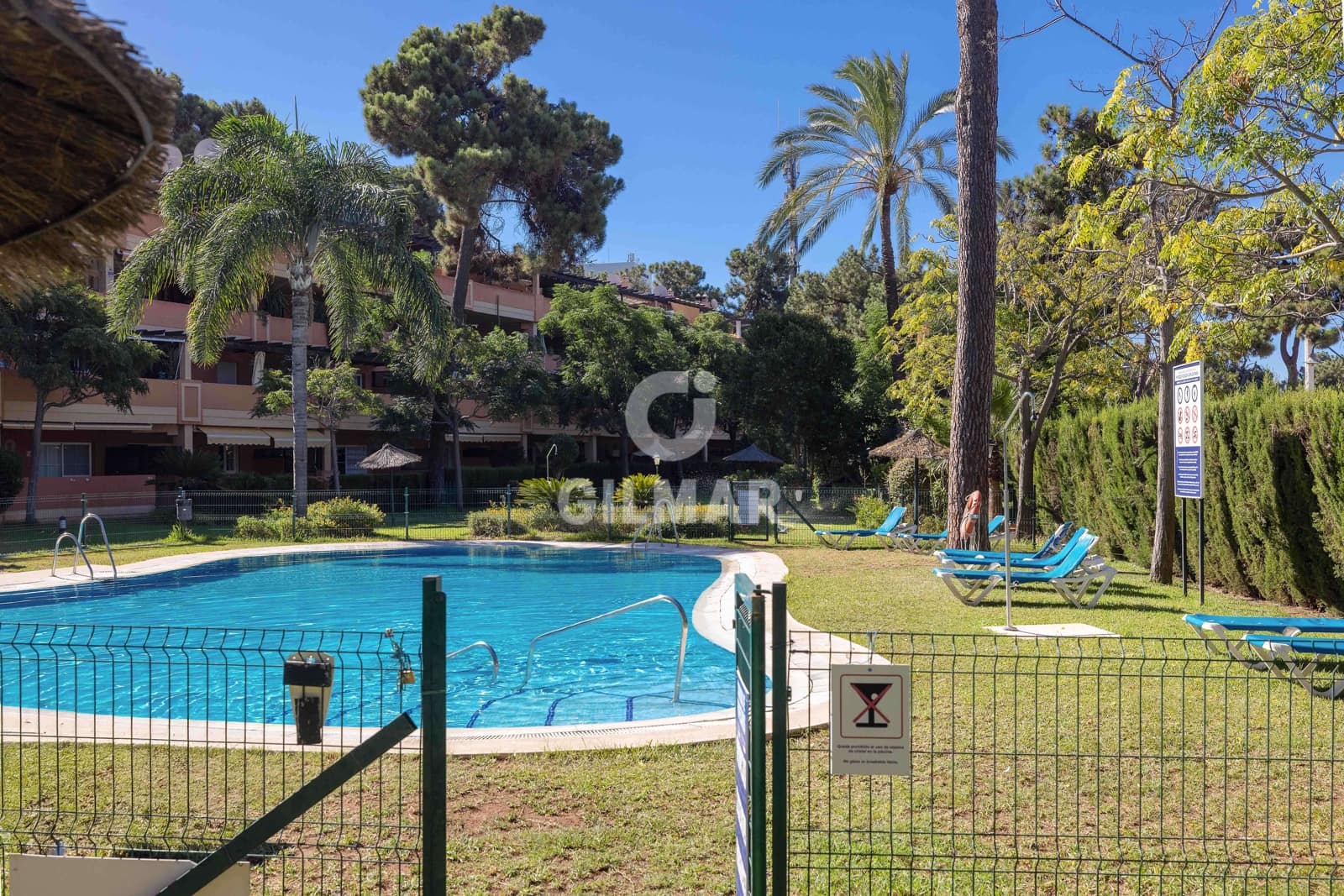 2 sypialnia Penthouse na sprzedaż w Elviria z basenem garażem - 495 000 € (Ref: 9206087)