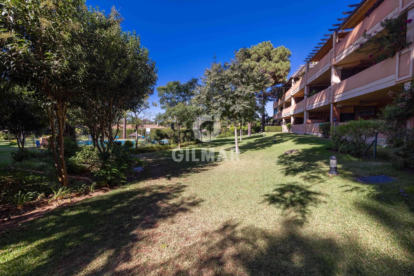 2 sypialnia Penthouse na sprzedaż w Elviria z basenem garażem - 495 000 € (Ref: 9206087)