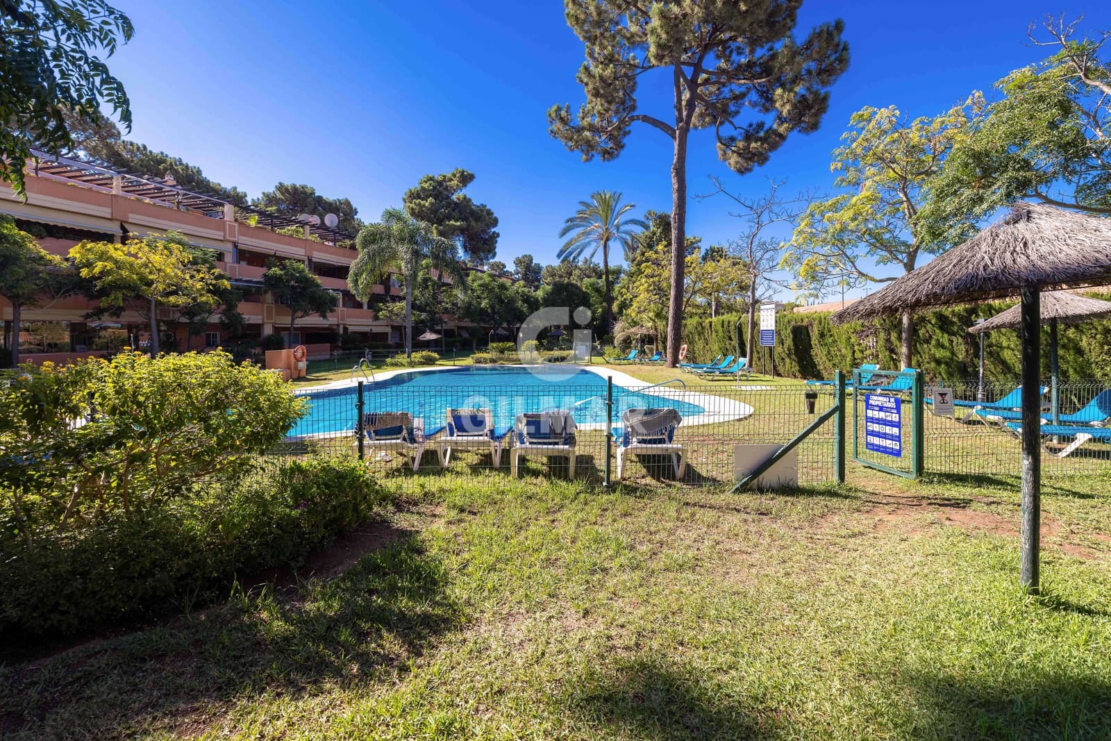 2 sypialnia Penthouse na sprzedaż w Elviria z basenem garażem - 495 000 € (Ref: 9206087)