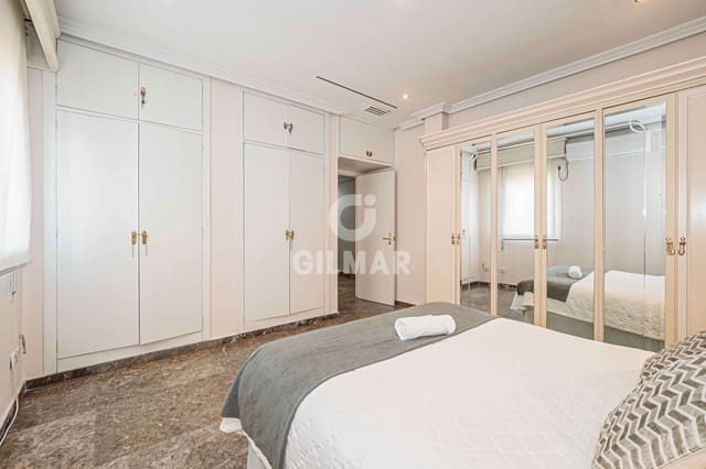 3 bedroom Flat for sale in Los Remedios, Seville city - € 525,000 (Ref: 9207391)