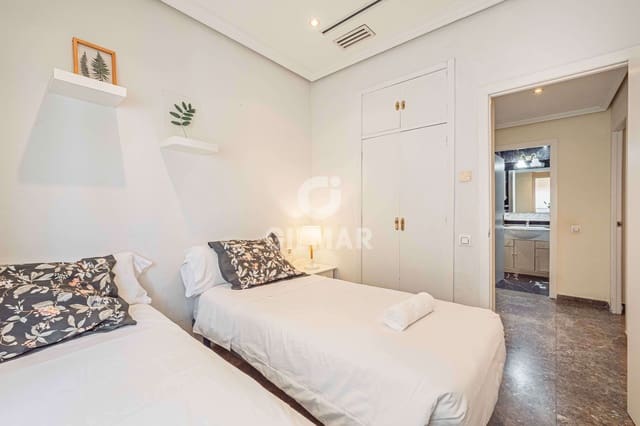 3 bedroom Flat for sale in Los Remedios, Seville city - € 525,000 (Ref: 9207391)