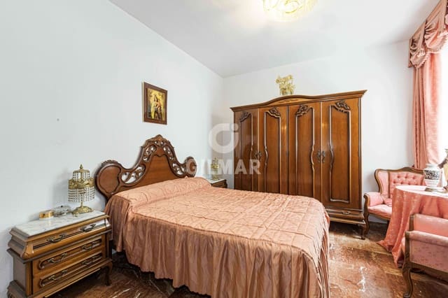 4 bedroom Flat for sale in Triana Este, Seville city - € 459,000 (Ref: 9207397)