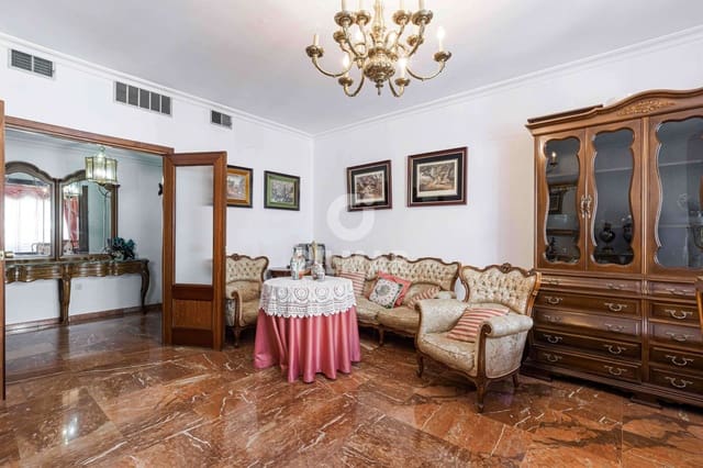 4 bedroom Flat for sale in Triana Este, Seville city - € 459,000 (Ref: 9207397)