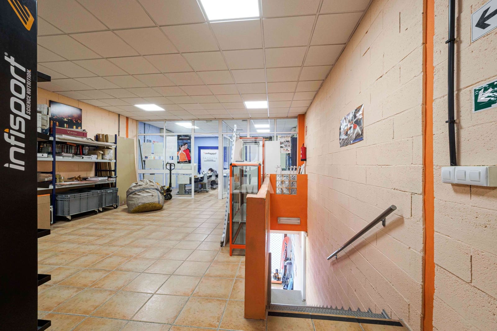 Erhverv til salg i Sevilla by med garage - € 285.000 (Ref: 9207402)