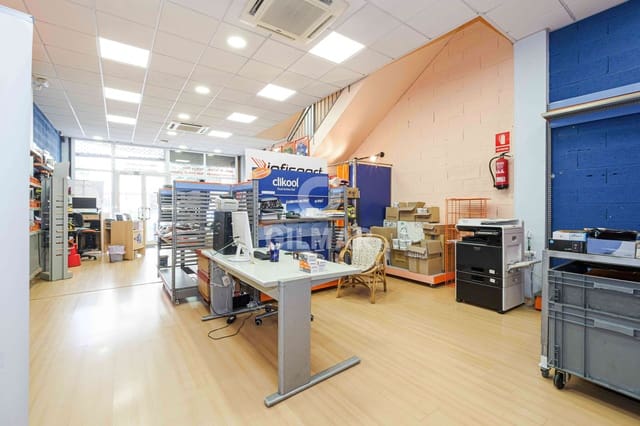 Commercial for sale in no asignado, Seville city with garage - € 285,000 (Ref: 9207402)