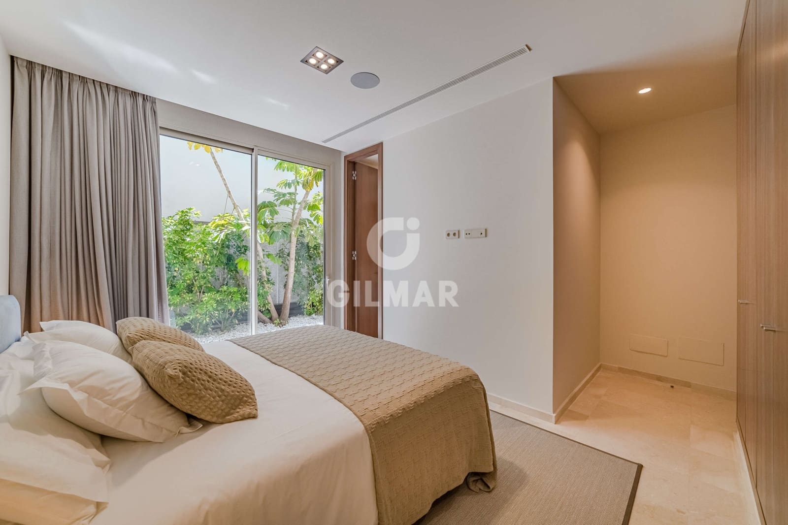 4 soveværelse Villa til salg i Playa de las Americas med swimmingpool garage - € 3.250.000 (Ref: 9207552)