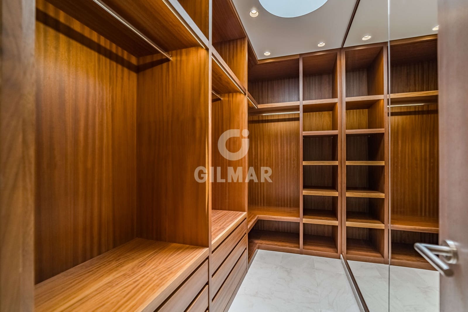 4 soveværelse Villa til salg i Playa de las Americas med swimmingpool garage - € 3.250.000 (Ref: 9207552)