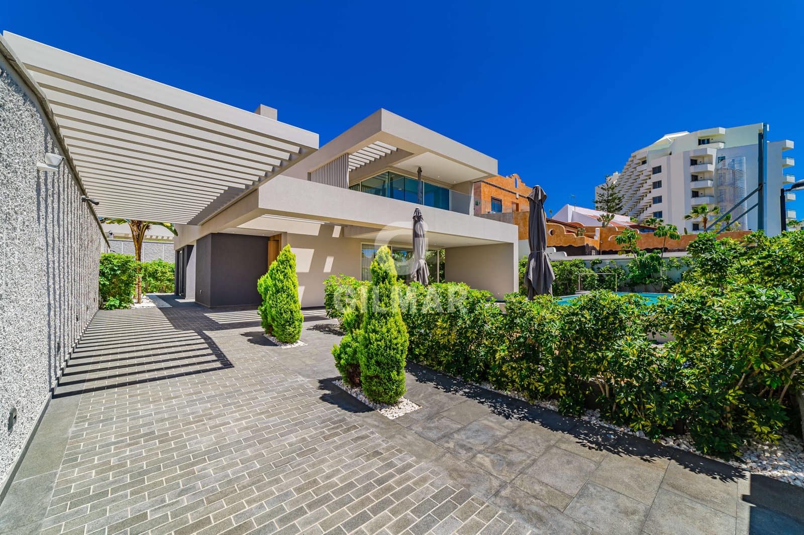 4 soveværelse Villa til salg i Playa de las Americas med swimmingpool garage - € 3.250.000 (Ref: 9207552)