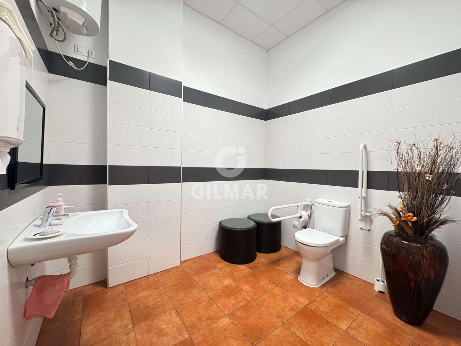 Erhverv til salg i Palm-Mar - € 99.000 (Ref: 9207553)