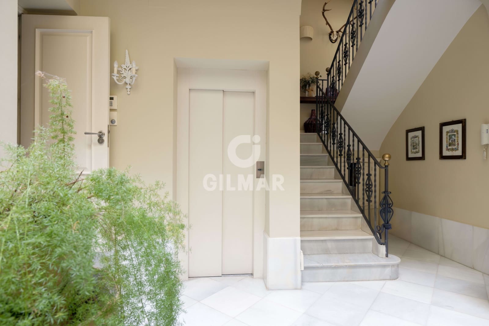 6 Zimmer Villa zu verkaufen in Sevilla Stadt mit Garage - 1.700.000 € (Ref: 9207554)