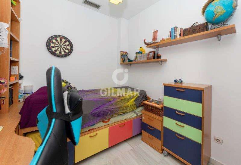 Adosado de 4 habitaciones en Sevilla ciudad en venta - 599.000 € (Ref: 9207559)