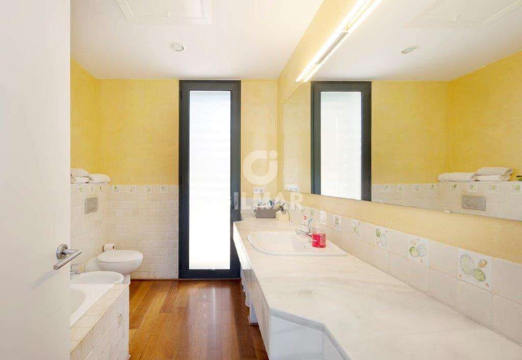 5 soverom Villa til salgs i Sanlucar la Mayor med svømmebasseng - € 850 000 (Ref: 9207560)